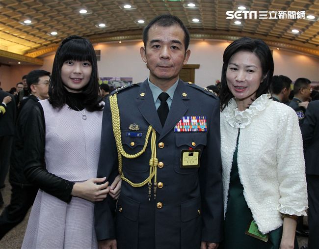 國防部107年上半年陸海空軍將官晉任布達暨授階典禮，由馮部長主持授階，蔡總統致詞。（記者邱榮吉/攝影）