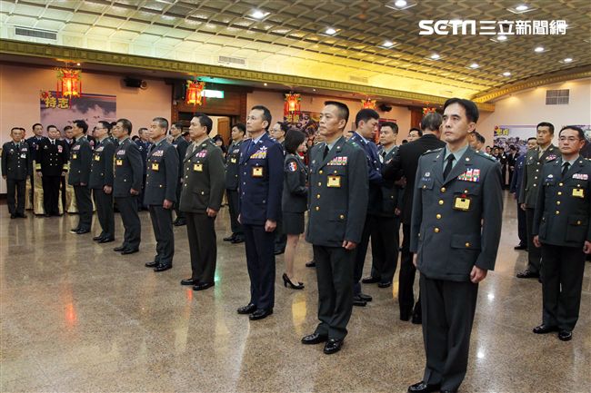 國防部107年上半年陸海空軍將官晉任布達暨授階典禮，由馮部長主持授階，蔡總統致詞。（記者邱榮吉/攝影）