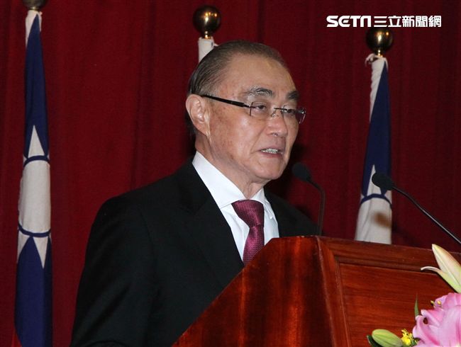 國防部107年上半年陸海空軍將官晉任布達暨授階典禮，由馮部長主持授階，蔡總統致詞。（記者邱榮吉/攝影）