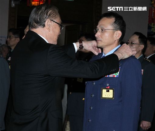 國防部107年上半年陸海空軍將官晉任布達暨授階典禮，由馮部長主持授階，蔡總統致詞。（記者邱榮吉/攝影）