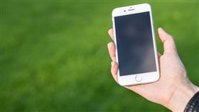 低頭族、手機、iPhone、蘋果／pixabay