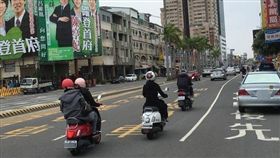 慢車道,檢舉,釣餌,違停,罰單,禁行機車道,台南,摩托車,機車,閃避　圖／翻攝自mobile01　https://goo.gl/ivtnSL