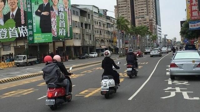 閃違停騎上禁機車道吃罰單！網友熱議