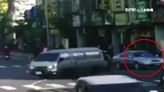 老翁疑身體不適　失控逆向衝撞毀6車