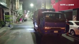 疑排檔沒歸位　環保車自行倒退撞3車