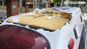 新北市消防局第七大隊中和分隊出勤救護勤務，昨天早上10時許，行經新店區中央路與央北二路時，未注意巷子限高，救護車一開進去，車頂就被掀翻，導致無法載送患者，緊急由南勢分隊派車支援，所幸無人受傷。