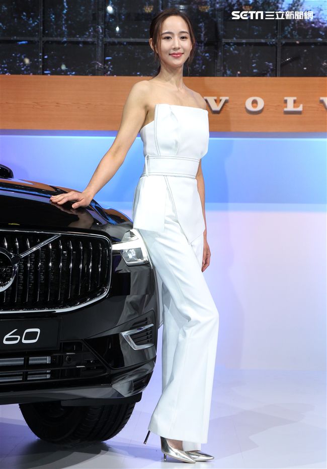 張鈞甯出現2018世界新車大展，現場人潮擠爆。（記者邱榮吉/攝影）