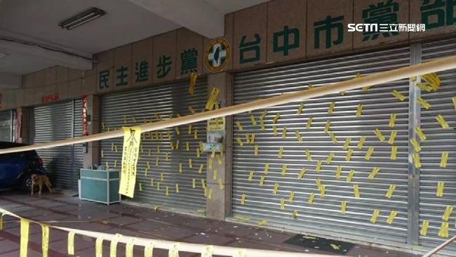 民進黨黨部遭貼符咒　警懷疑勞團惡搞