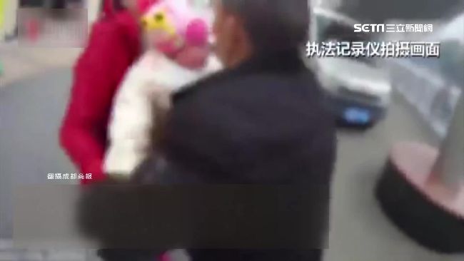 不滿被開罰單　爺狠心怒丟6月大孫女