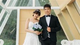 ▲黃士峰貼出甜蜜的婚紗照。（圖／翻攝自黃士峰臉書）
