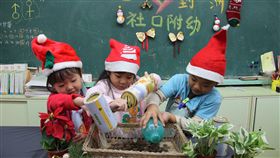 散播公益種子　台幼童助查德女童10年　嘉義縣社口國小附設幼兒園的小朋友們，存下零錢幫助非洲查德女童至今10年，已成為幼兒園小朋友難忘的生命記憶，也在幼兒心中播下公益種子。（台灣世界展望會提供）中央社記者葉子綱傳真　106年12月30日