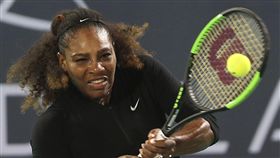 ▲小威廉絲生完女兒後復出首戰吞敗。（圖／美聯社／達志影像）