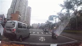 新北市,淡水,中山北路,球棒,惱羞,超車,罰單