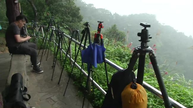 搶拍101最長煙火秀　民眾象山卡位