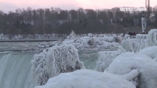 加拿大氣溫比北極低　尼加拉瀑布結冰