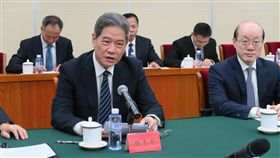 新黨與中共座談  張志軍盼加強交流新黨主席郁慕明率團訪陸，11日與中共中央台灣工作辦公室官員座談。中共中央台辦主任張志軍（前左）表示，當前台海形勢更趨複雜嚴峻，兩黨加強對話交流很有必要。中央社記者尹俊傑北京攝  106年12月11日