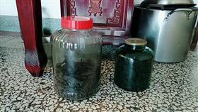 網友PO出放了20年的老菜脯，不少人大讚這「黑金」超值錢。（圖／翻攝爆廢公社）