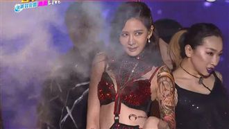 安心亞連2脫！紅色吊帶襪嗨唱麗寶