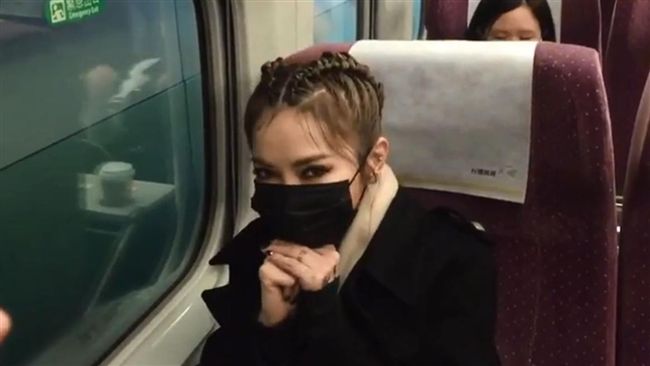 遭問變臉整形！謝金燕雙手合十吐4字