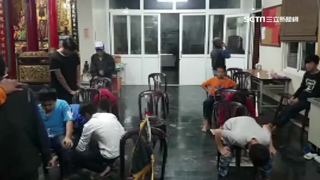 國小生乾嘔甩身似降乩　直播吸萬人看