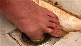 大陸,網紅,機智的何先生,微博,求救,網路,露鳥　圖／翻攝自微博