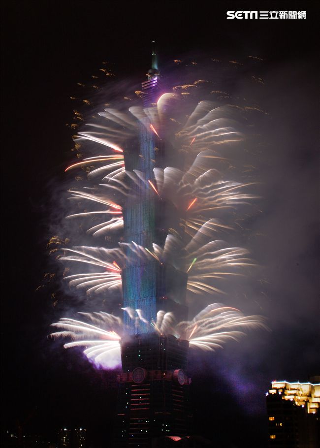 2018台北101大樓跨年煙火。（記者邱榮吉/攝影）