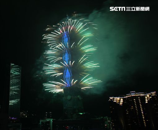 2018台北101大樓跨年煙火。（記者邱榮吉/攝影）