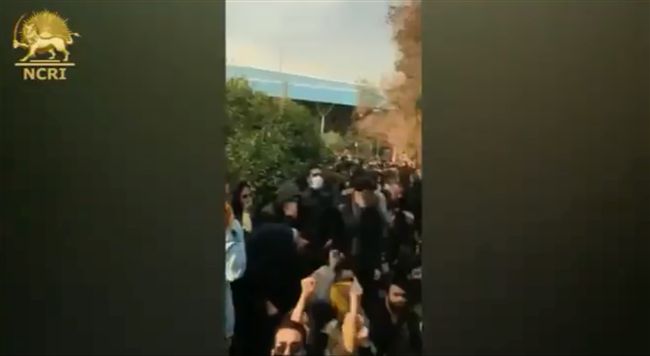 伊朗民眾群起反政府　逾200人被捕