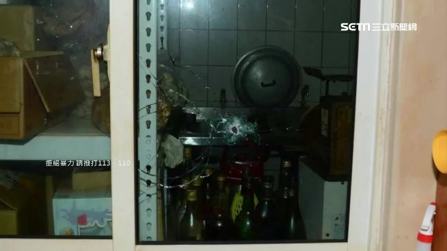 男不滿偏心突開槍　嬤抱3歲孫嚇壞