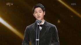 ▲宋仲基擔任KBS演技大賞頒獎人。（圖／翻攝自KBS官方臉書）
