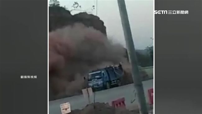 土石崩落卡車急閃　3工人遭砸中送醫