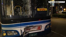 台北市今（1）日發生公車追撞事故！下午5點47分，仁愛路與敦化南路一段交叉路口，指南客運、新店客運2台公車發生追撞事故，11位傷者送醫。