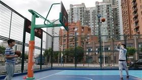 廣場舞,大媽,跳舞,公共空間,共享籃球場,場地,使用者付費
（圖／翻攝自中新網）