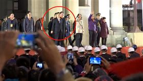 元旦升旗! 蔡.賴唱國歌 陳建仁踉蹌險跌