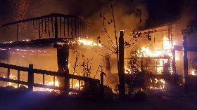 苗栗歇業民宿慘遭祝融　幸無人傷