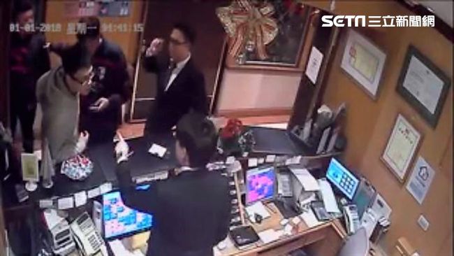 跨年夜訂房變客滿　5男怒砸飯店洩憤