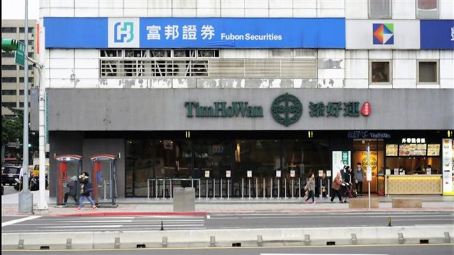 排隊名店爆糾紛　他當街呼女巴掌被訴