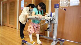 廈門女孩,陳團治,花蓮慈濟醫院,陳英和,醫師,醫療,先天性雙膝反曲