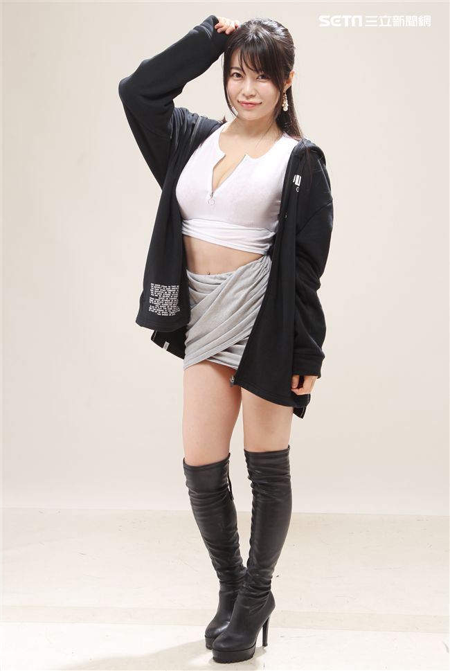 日本寫真集女郎澀谷由里接受三立新聞網獨家專訪。（記者邱榮吉/攝影）