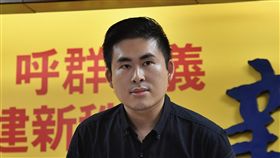 王炳忠記者會中反駁北檢指控北檢調查指出國台辦資助並利用新黨發言人王炳忠執行「星火T計畫」物色軍人等，新黨黨部2日召開記者會，王炳忠親自出面反駁北檢指控，要求應拿出證據。中央社記者王飛華攝　107年1月2日