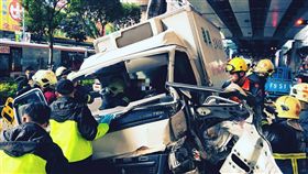 新北市,中和,圓通路,中正路,橋墩,小貨車,自撞