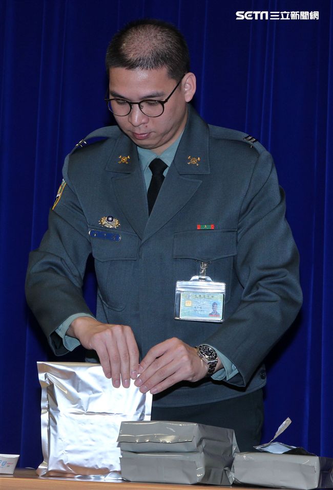 國軍加熱式餐盒公開展示，口味選擇多樣性、提升食用飽足感。（記者邱榮吉/攝影）