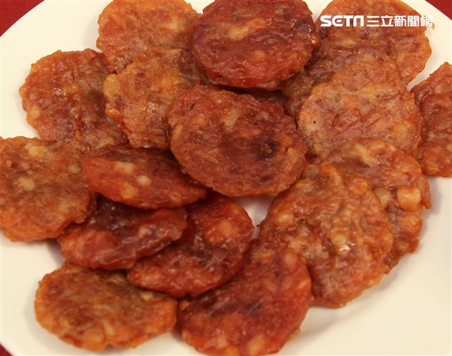 國軍新式野戰口糧原味豬肉乾。（記者邱榮吉/攝影）。（記者邱榮吉/攝影）