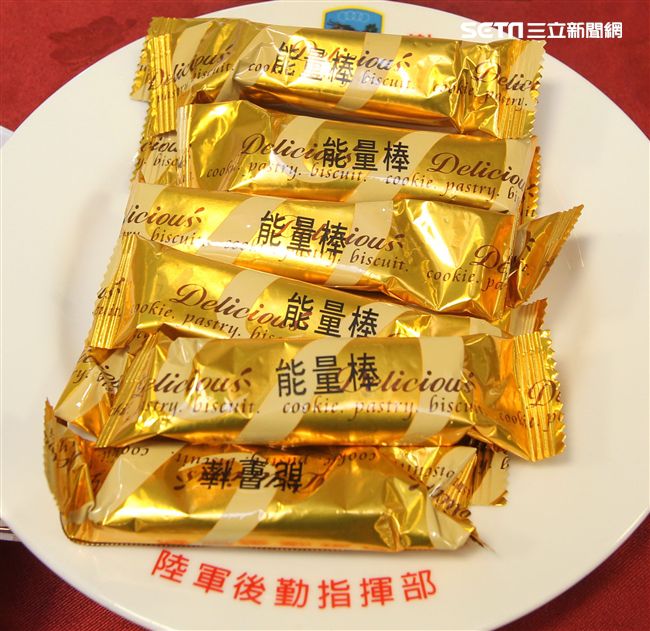 國軍新式野戰口糧能量棒。（記者邱榮吉/攝影）