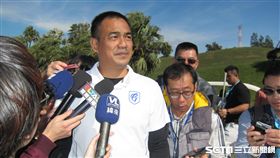 ▲富邦悍將副領隊陳金鋒出現在高球場。（圖／記者蕭保祥攝）