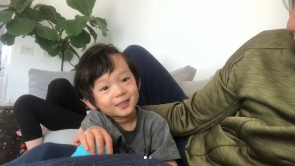 拒喊新年快樂！Max：鼻要～不喜歡