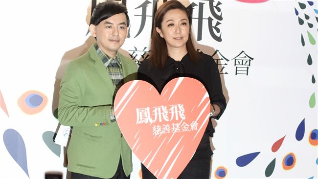 瘋狂粉絲！黃韻玲搶摸鳳飛飛只為許願