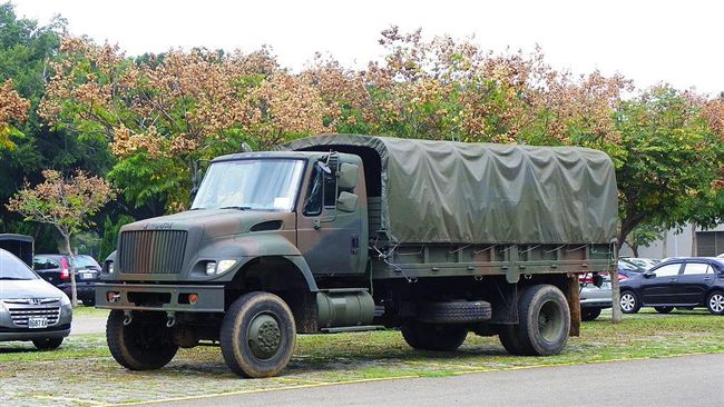 陸軍採購爆「弊案」　軍車險無法上路