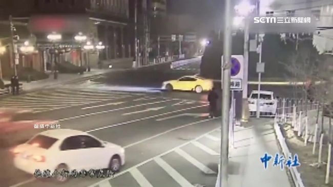 官府前飆車玩「飄移」　無照男遭逮捕
