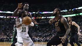 ▲綠衫軍新一哥Kyrie Irving（左前）重提離開騎士原因。（圖／美聯社／達志影像）